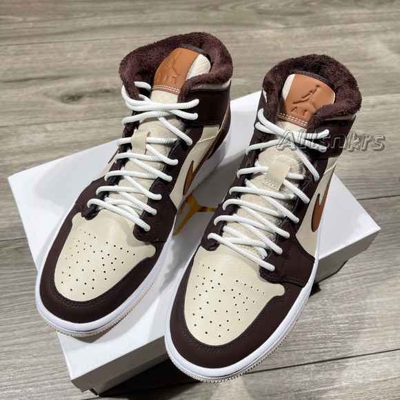 Air Jordan 1 Mid Women’s Brown Oatmeal - Picture 3 of 10